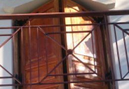 Περιποίηση ξύλινης πόρτας (πορτοπαράθυρο) - Κεντρική Εικόνα