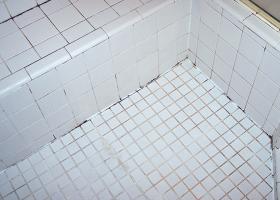 Λέκιασμα και αποχρωματισμός αρμών