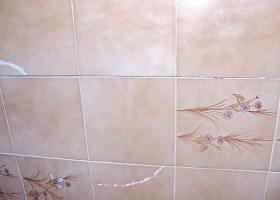 Ραγισμένα στοιχεία επένδυσης (πλακίδια, μάρμαρα, γρανίτες κ.ά.)