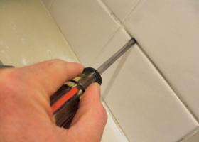 Αποσάθρωση αρμόστοκων της επένδυσης τοίχου ή και δαπέδων με κεραμικά πλακίδια