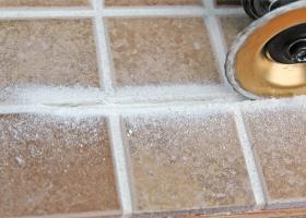 Αποσάθρωση αρμόστοκων της επένδυσης τοίχου ή και δαπέδων με κεραμικά πλακίδια