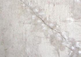 Τριχοειδείς και άλλες μεγαλύτερες ρωγμές σε εξωτερική τοιχοποιία από σοβά