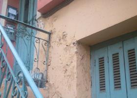 Ανάγκη αποκατάστασης παλαιωμένης εξωτερικής επιφάνειας τοίχου, προστασία από υγρασία, μόνωση και στεγάνωσή της