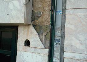 Ανασηκωμένα - αποκολλημένα στοιχεία της επένδυσης (πλακίδια, μάρμαρα, γρανίτες κ.ά.)