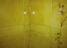 Αποκολλημένα - ρηγματωμένα - κατεστραμμένα πλακίδια