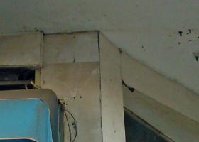 Τριχοειδείς και άλλες μεγαλύτερες ρωγμές σε εξωτερική τοιχοποιία από σοβά
