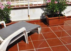 Αποκόλληση (και ανασήκωμα) στοιχείων της επένδυσης που είναι τοποθετημένη στην ταράτσα