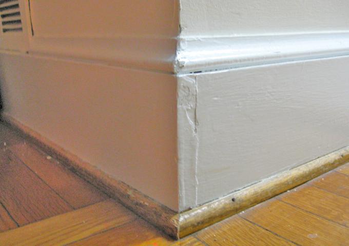 2.5 Σπάσιμο εσωτερικής γωνίας από σοβά σε ένωση τοιχίου με δοκάρι  ή κολόνα - Κεντρική Εικόνα